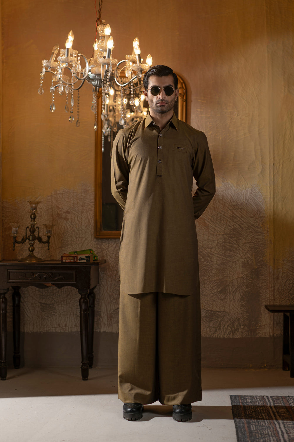 Kunzul Channar — Pinned collar farshi